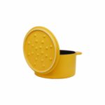 dutch oven yellow amarillo cover tapa detalle fondoblanco cocina