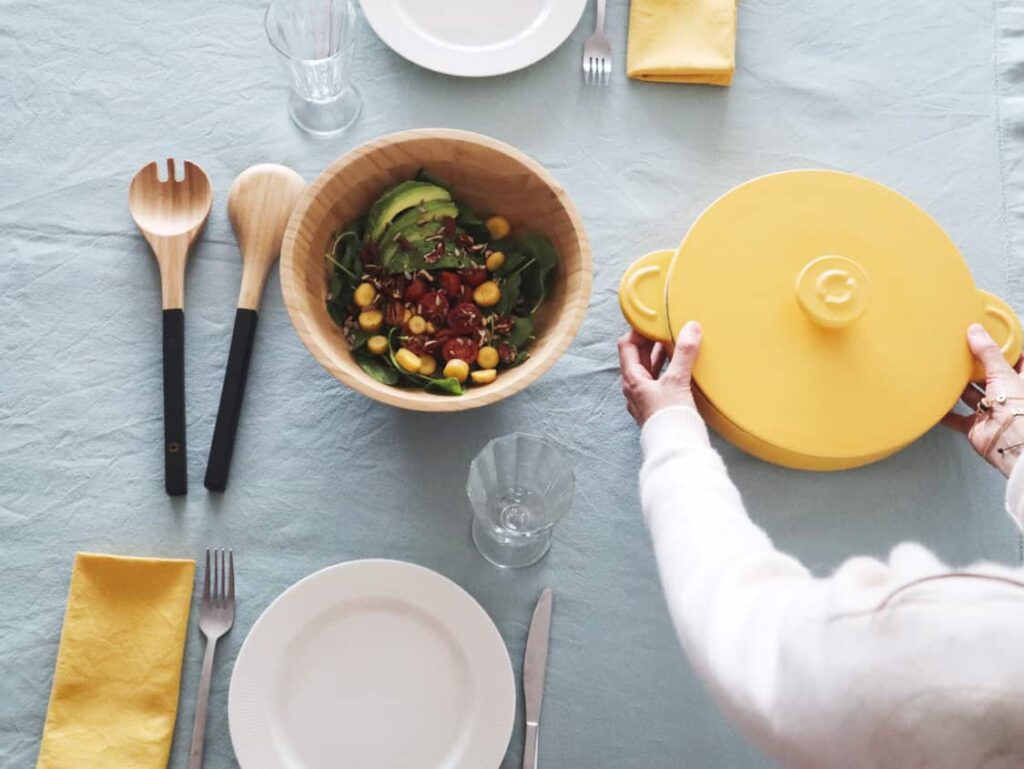 mesa-ensalada-comida